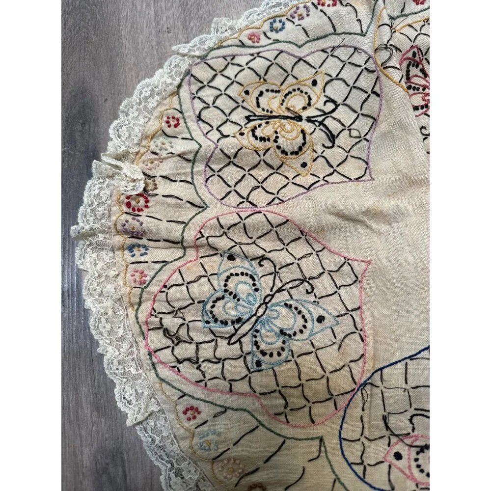 Vintage Hand-Embroidered Butterfly Lace Round Pillowcase Doily Victorian Flaws